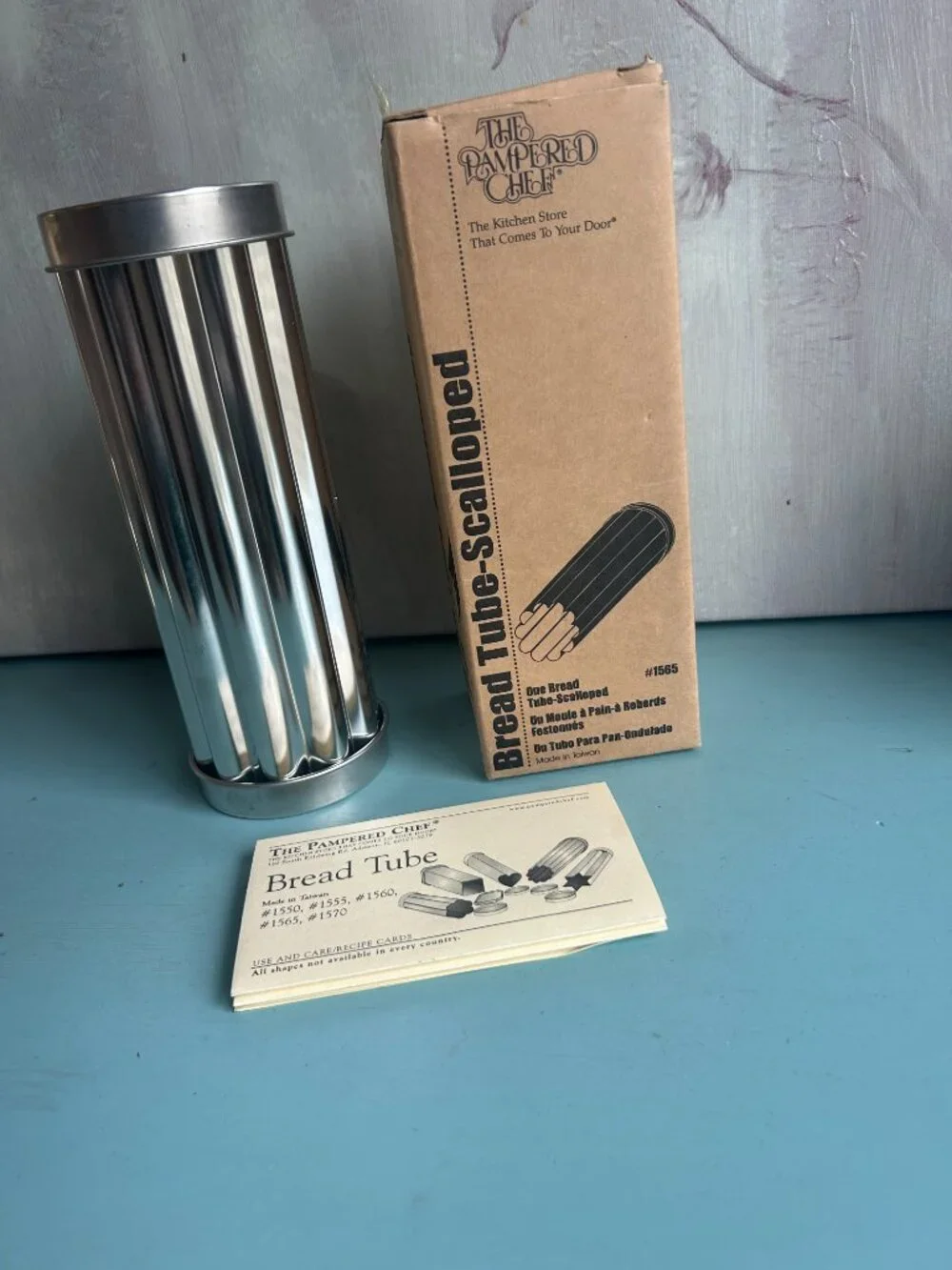 New in Box Pampered Chef Scalloped Bread Tube Loaf Shape Canapes w/ Insutruction